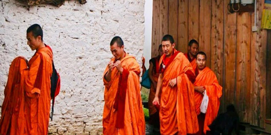 Monks at Neyphu 